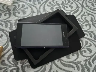 Teléfono Móvil Sony Negro y Dorado