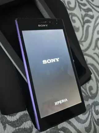 Teléfono Móvil Sony Negro y Dorado
