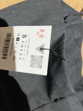 Vestido gris de tirantes corto