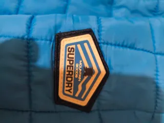 Cazadora plumas Superdry azul acolchada