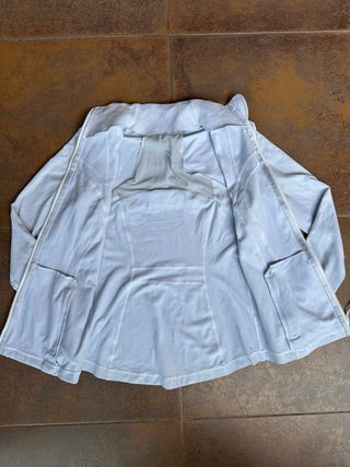 casaco desportivo de mulher, marca Lululemon, novo
