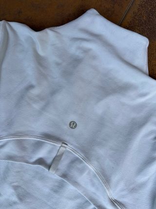 casaco desportivo de mulher, marca Lululemon, novo