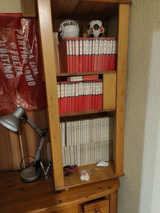 Conjunto cajonera y escritorio de madera