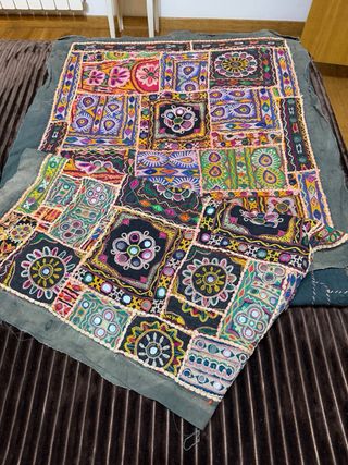 Arazzo indiano ricamato con specchi