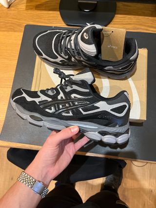 Zapatillas Asics Negras y Grises