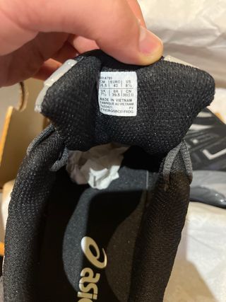 Zapatillas Asics Negras y Grises