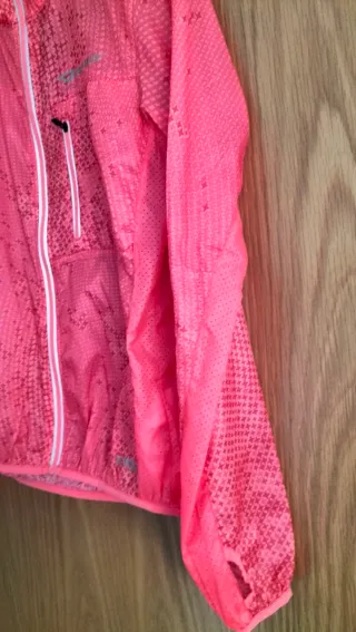 Casaco corta vento rosa