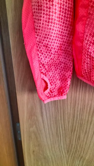 Casaco corta vento rosa