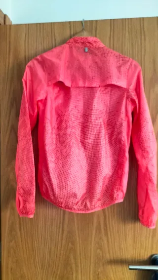 Casaco corta vento rosa