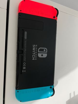 Nintendo Switch Azul y Rojo Poco Uso con mando pro