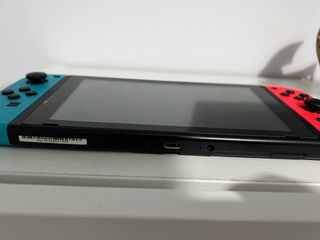 Nintendo Switch Azul y Rojo Poco Uso con mando pro