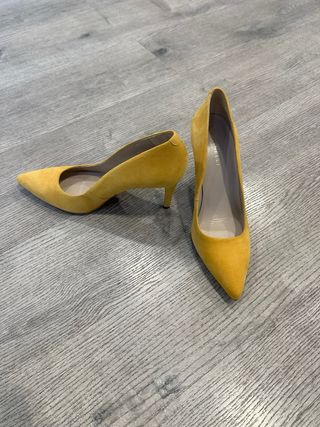 Zapatos de tacón Martinelli amarillos sin estrenar