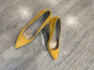 Zapatos de tacón Martinelli amarillos sin estrenar