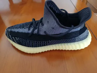 Adidas Yeezy 350 V2 Carbón