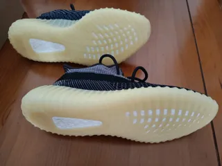 Adidas Yeezy 350 V2 Carbón