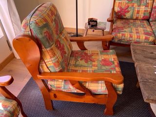 Sofá y 2 sillones tela y madera