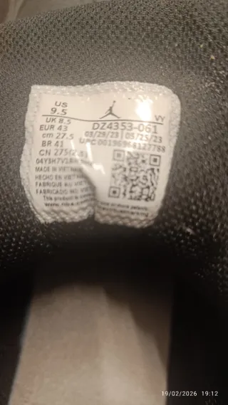 Zapatillas Jordan Negras y Rojas