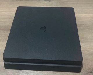 PS4 Slim 1TB + Garantía + 3 Mandos
