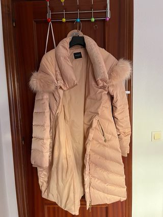 Abrigo largo Guess plumífero rosa