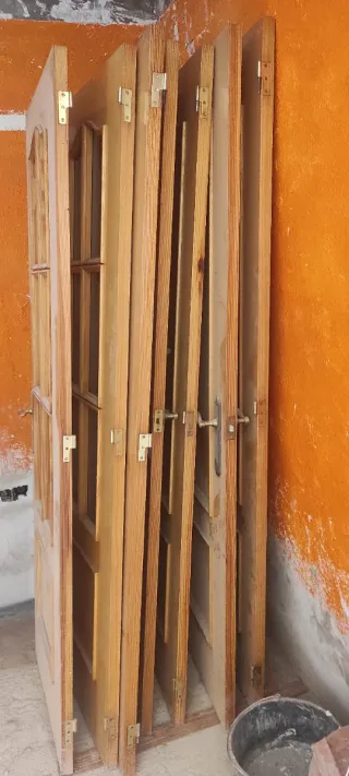 Puerta madera con cristal