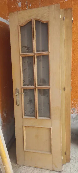 Puerta madera con cristal