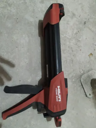 Pistola Hilti HDM 500 para tacos químicos