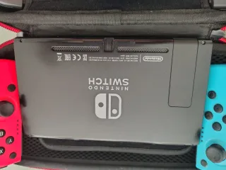 Nintendo Switch Gris/Rojo con Accesorios