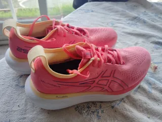 Asics Gel Nimbus 41.5 Mujer