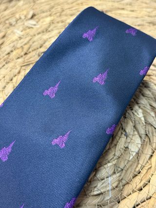 Corbata Nazareno azul con detalles morados