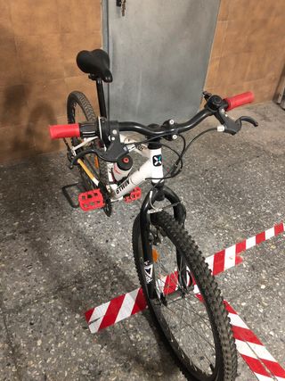 Bicicleta B-Twin Rockrider 300