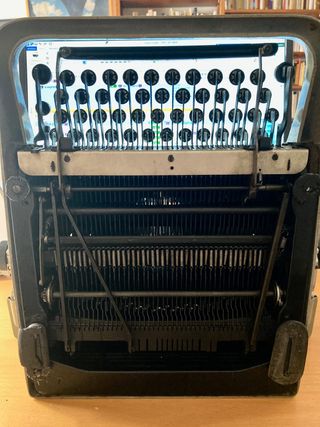 Máquina de escribir Olivetti Lexicon 80