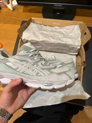 Asics grises y turquesa