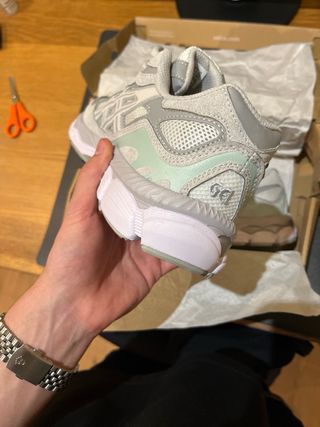 Asics grises y turquesa