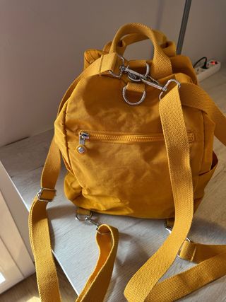 Mochila bolso amarillo