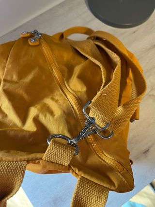 Mochila bolso amarillo