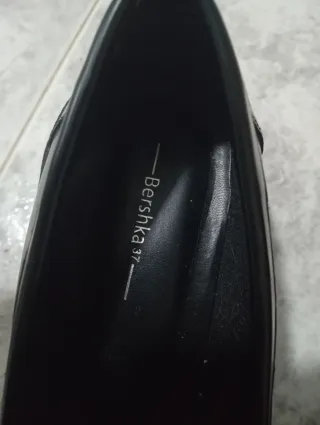 Zapatos Bershka negros talla 37