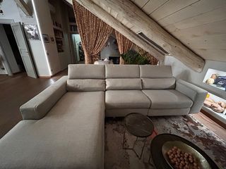 Divano Gazzano con chaiselong, isola e pouf