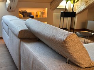 Divano Gazzano con chaiselong, isola e pouf