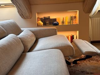 Divano Gazzano con chaiselong, isola e pouf