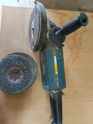 Radial 1600W con disco para granito