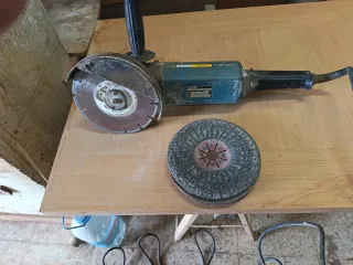 Radial 1600W con disco para granito