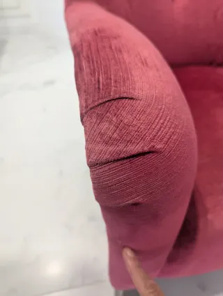 Butaca rosa de terciopelo cómoda