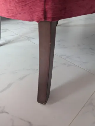 Butaca rosa de terciopelo cómoda