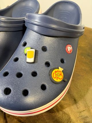Crocs Talla 44 Mex con pines de obsequio