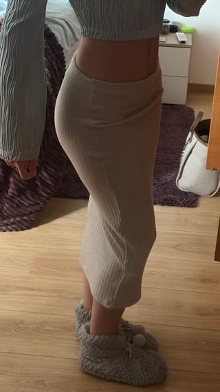 Falda Zara beige midi