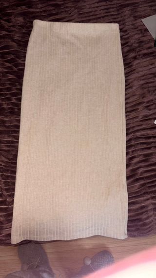 Falda Zara beige midi
