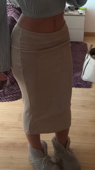 Falda Zara beige midi