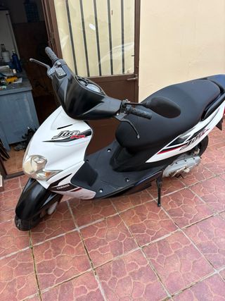 Yamaha Jog RR negociable