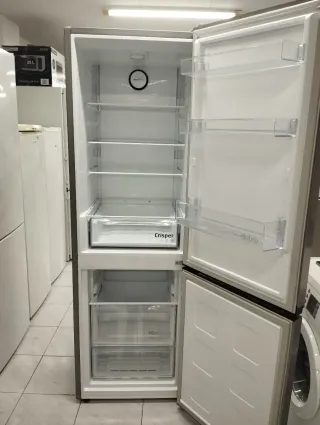 NEVERA MARCA BEKO Plateada