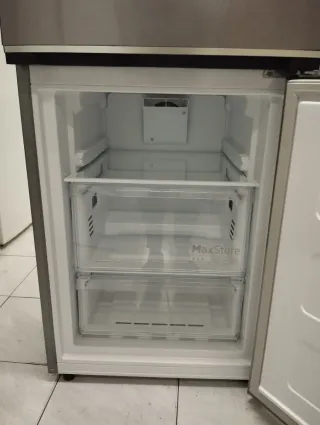 NEVERA MARCA BEKO Plateada